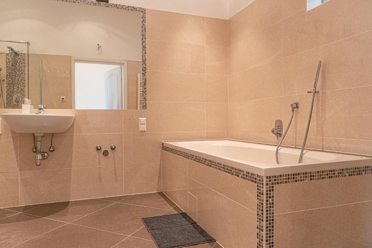 Special Vintage Viennese Apartment - 12Min F Downtown Eksteriør billede